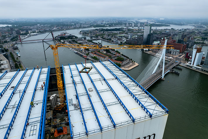 La grúa automontable Liebherr 34 K ha trabajado en el edificio más alto del Benelux